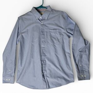 Oxford Men’s Luxury Collection Light Blue Button-Down Shirt (Size M)